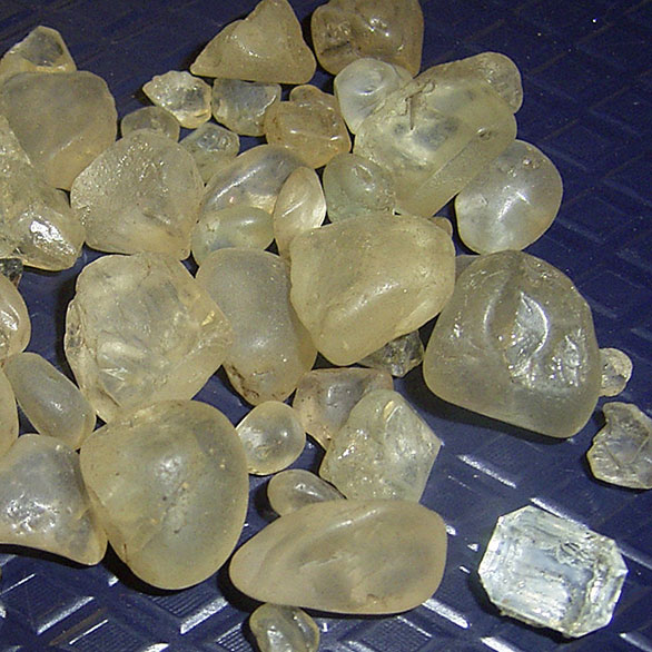 Killiecrankie diamonds (topaz) – <em>perfect basal cleavage</em>